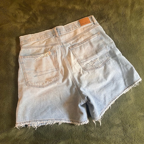 AE Shorts - Picture 2 of 4